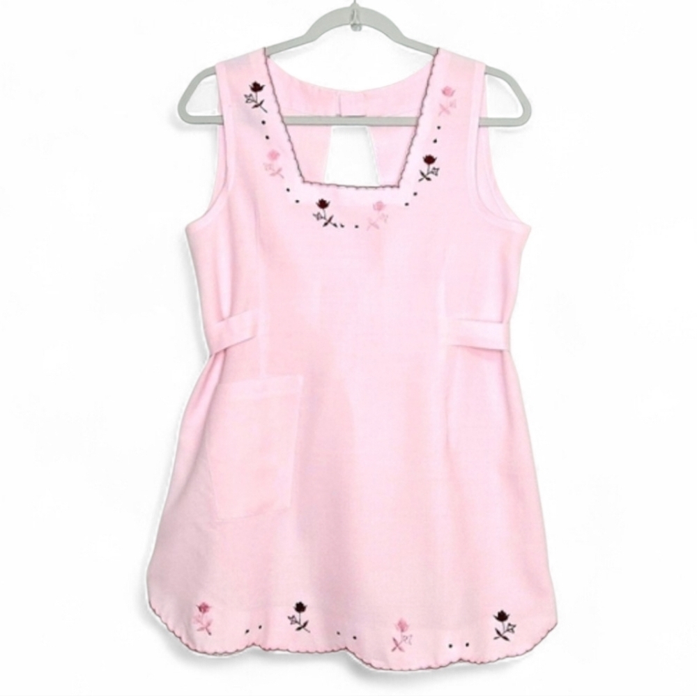 Apron. Embroidered, pink, one size fits most.